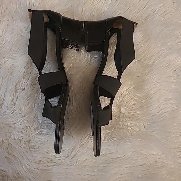 Black summer sandals. - Picture 4 of 8